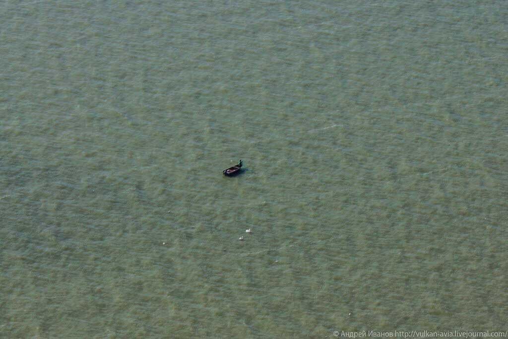 Лодка в дагестанской акватории Каспия. Фотография А.Д. Иванова.
